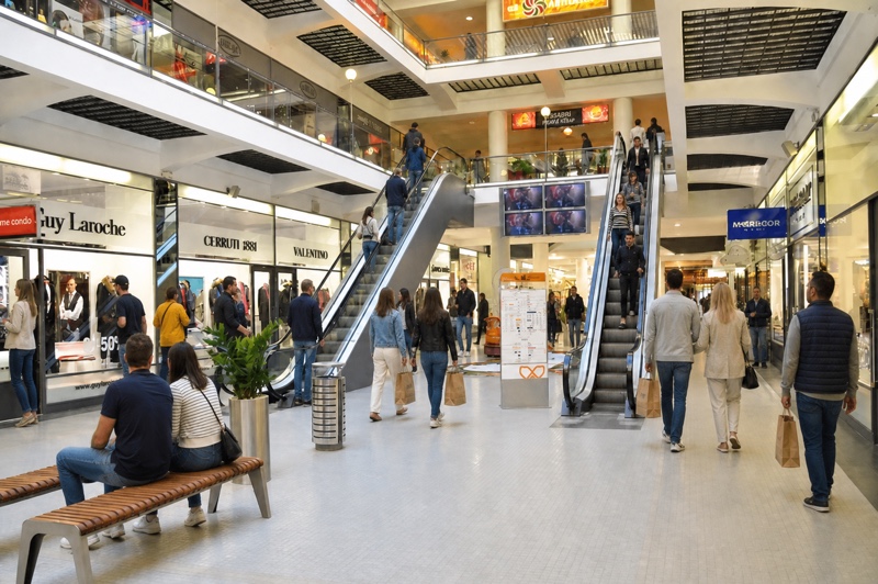 The same shopping centre filled with believable shoppers